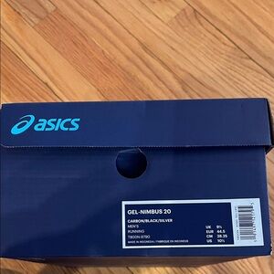 Asics Gel-Nimbus 20 in Carbon and Silver